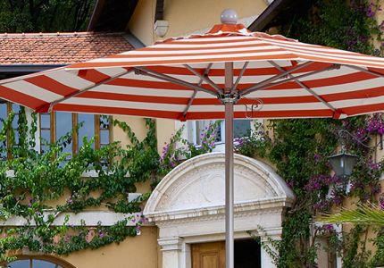Guide to Buying Commercial Patio Umbrellas - Best Tips for 2024